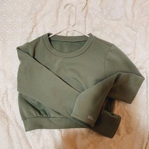 alo yoga moss cropped workout pullover